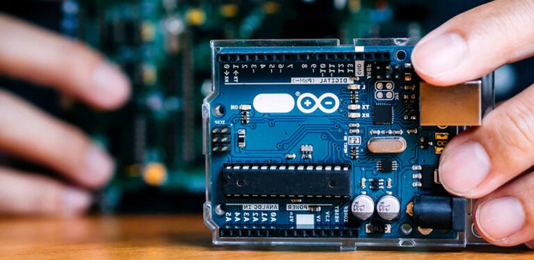 An Arduino board with six analog pins A0-A6